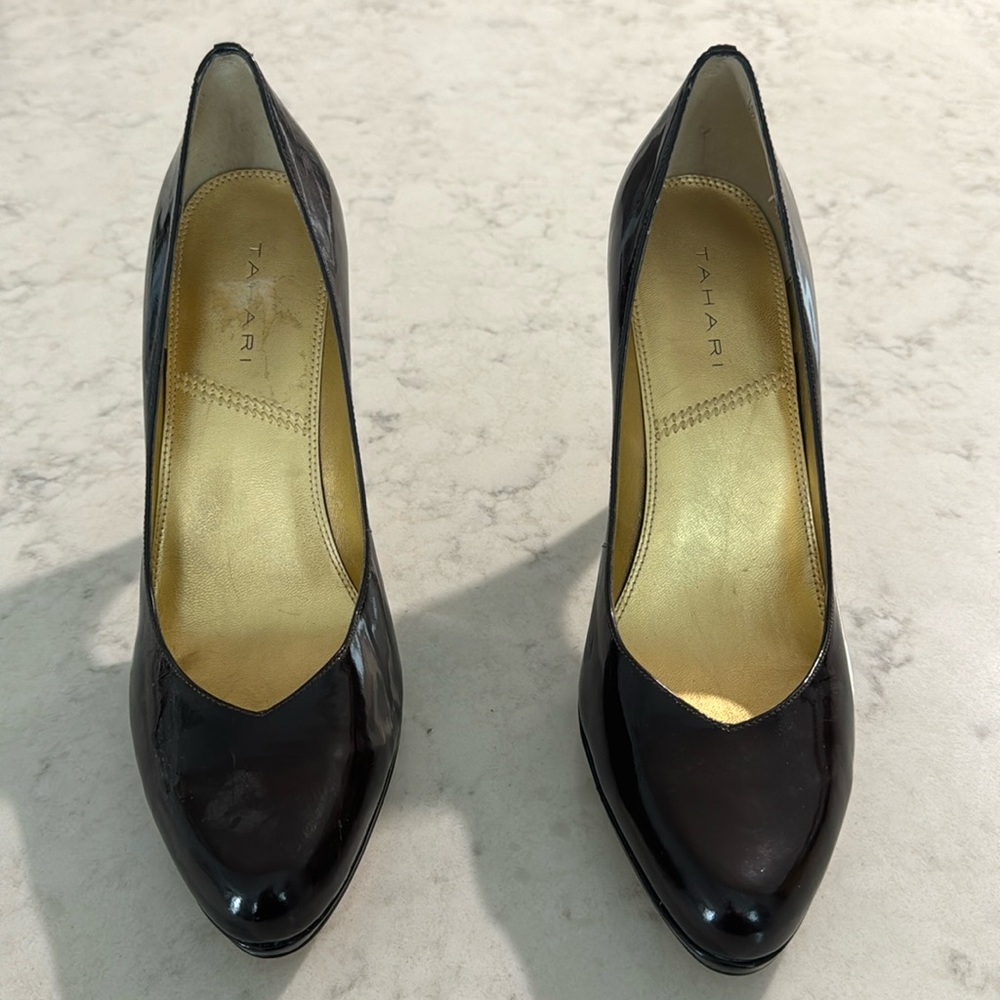 Black pumps
